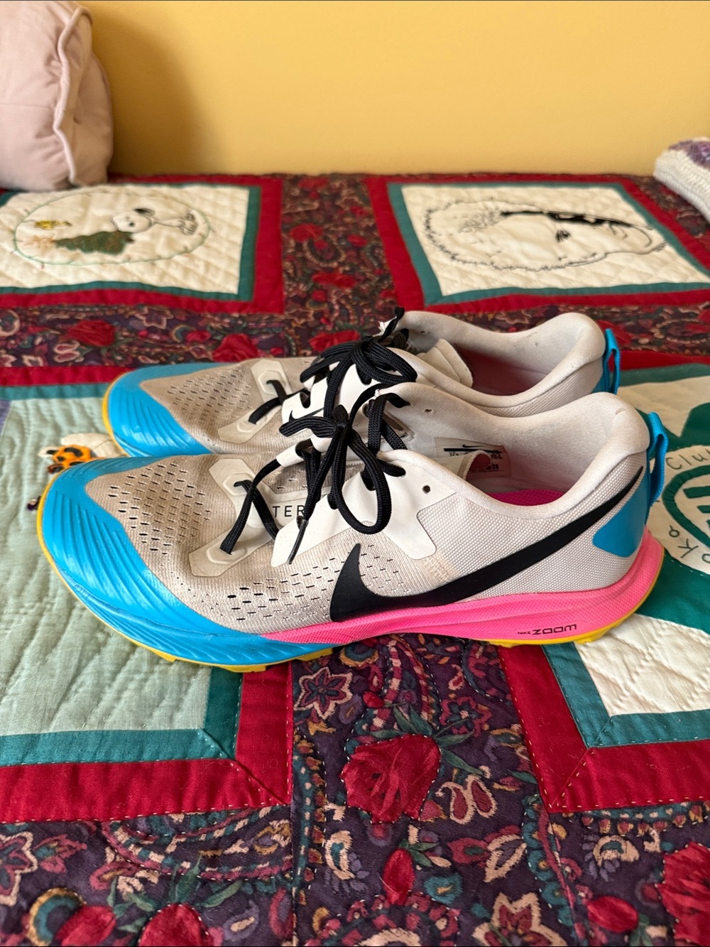 Nike Kids Neutral Mesh Sneakers with Blue Toe and Pink Midsole